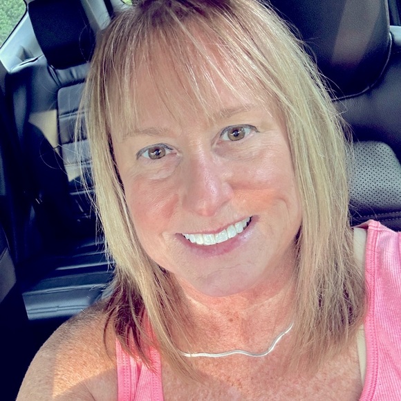 Meet your Posher, Stacy - Picture 2 of 2